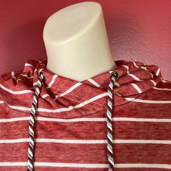 BNWOT Maurices lightweight, hooded, long sleeve top - Picture 2 of 15